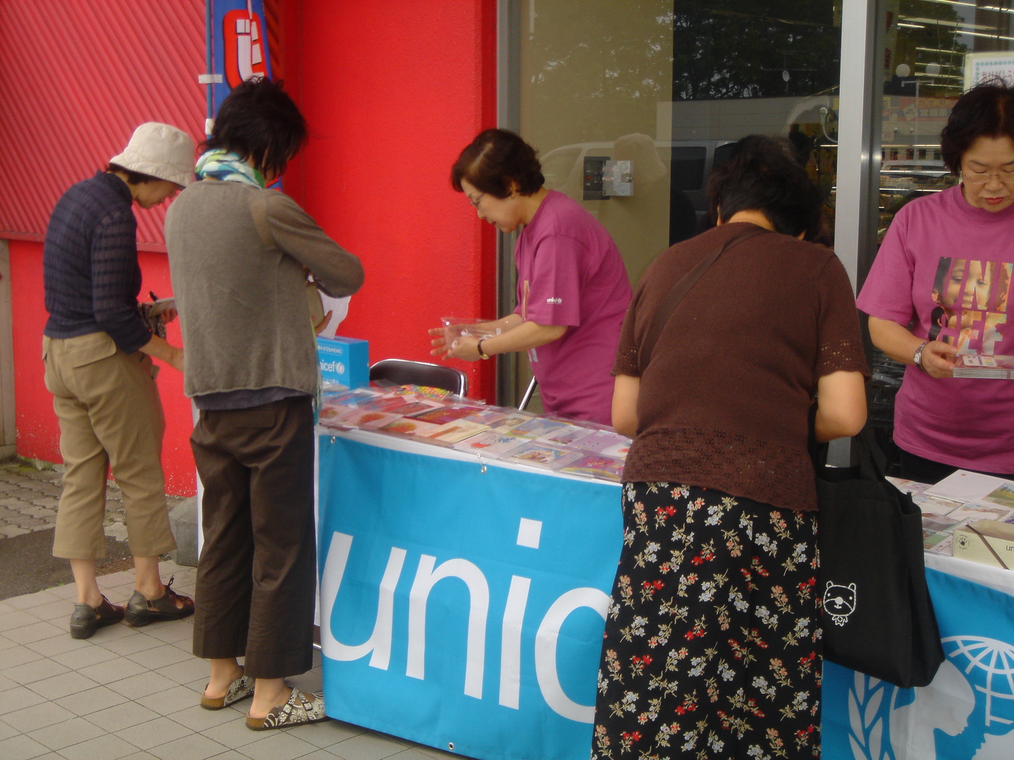 http://www.unicef-hokkaido.jp/20090724coop_sapporo_ainosatoten2.jpg