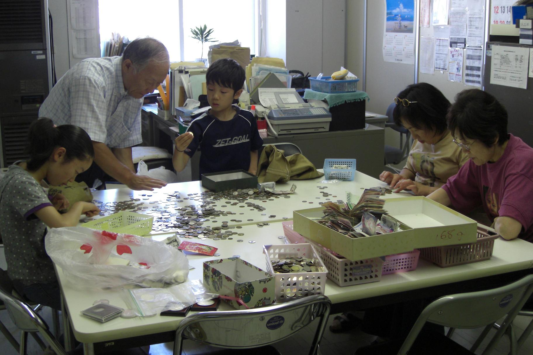 http://www.unicef-hokkaido.jp/20090730sintitose_air_port_gaikabokin2.jpg