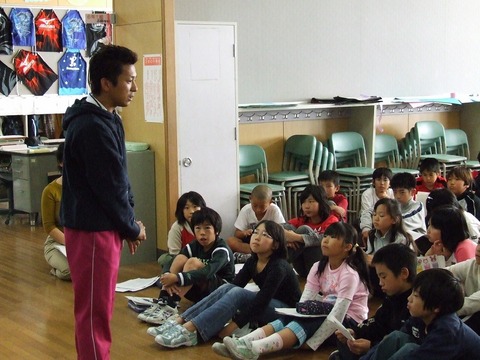 2006unicefnodemaejyugyou_teinetetuhokusyougakou.jpg