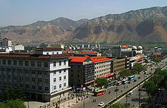 20100429china_250px-Street_of_Xining.jpg