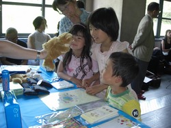 http://www.unicef-hokkaido.jp/assets_c/2011/06/CIMG0874-thumb-250x187-2914-thumb-250x187-2915.jpg