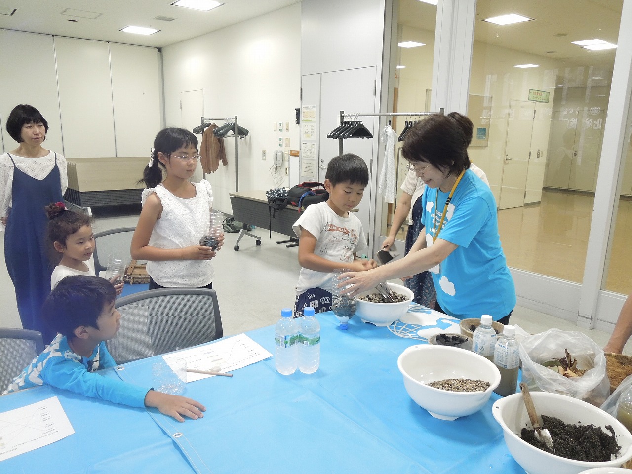 http://www.unicef-hokkaido.jp/img/%E3%81%8A%E6%B0%B4%EF%BC%94.jpg