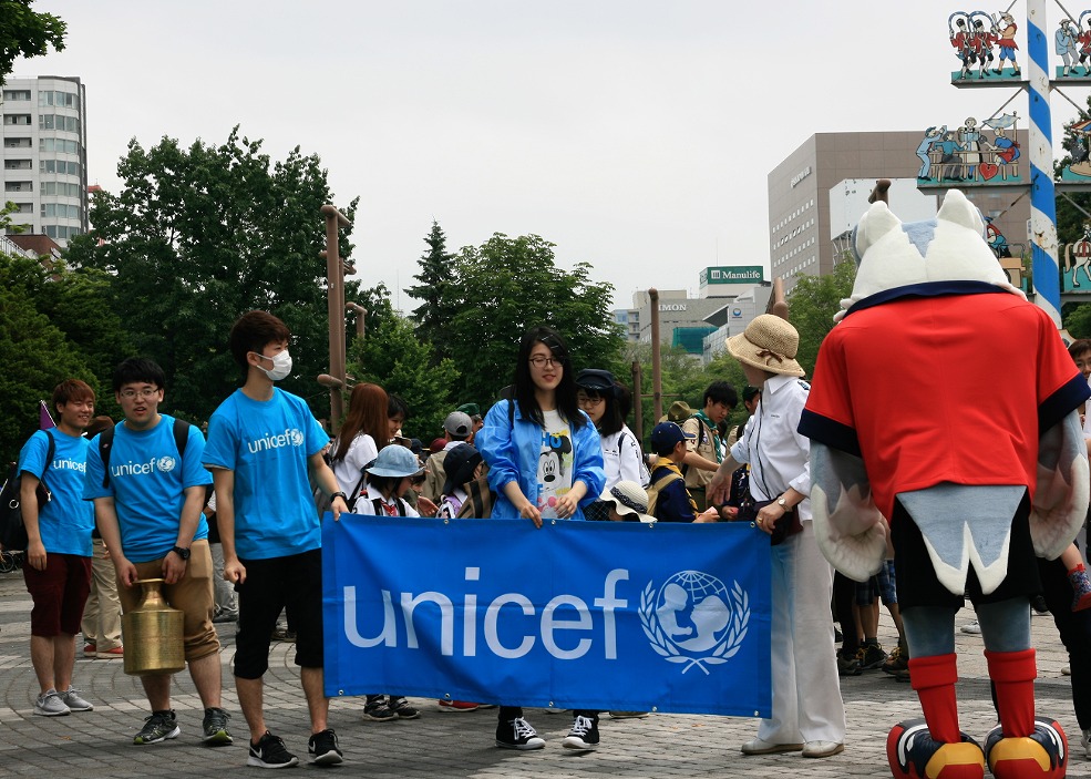 http://www.unicef-hokkaido.jp/img/%E3%83%A9%E3%83%96%EF%BC%91.jpg