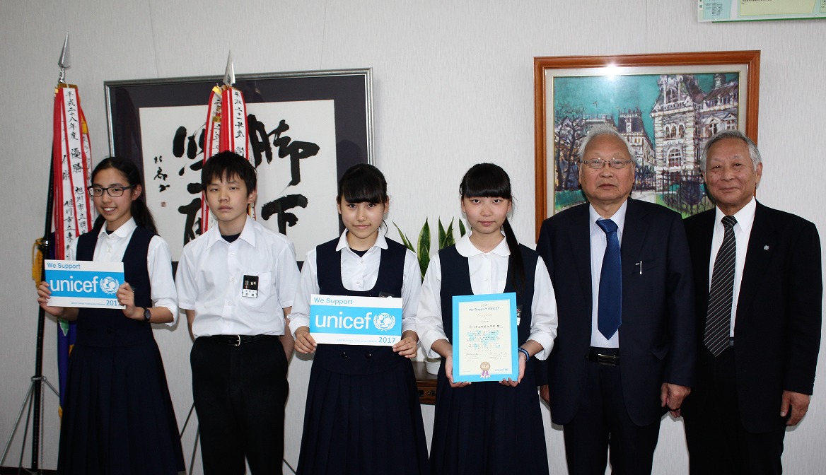 http://www.unicef-hokkaido.jp/img/%E6%98%8E%E6%98%9F%E4%B8%AD%E5%AD%A6%EF%BC%91.jpg