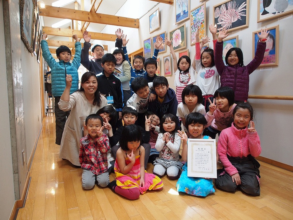 http://www.unicef-hokkaido.jp/img/%E7%B5%B5%E3%81%A8%E5%B7%A5%E4%BD%9C%E3%81%AE%E6%95%99%E5%AE%A4%E3%81%86%E3%82%8A%E3%81%BC%E3%81%861.jpg