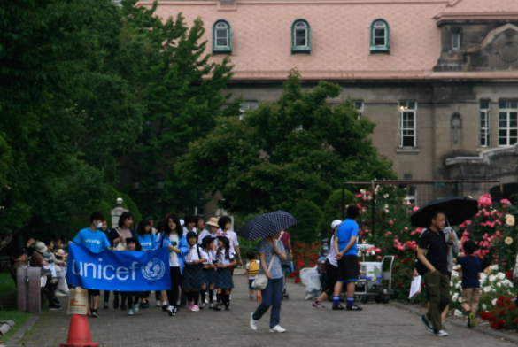 http://www.unicef-hokkaido.jp/img/%EF%BC%92%E6%95%A3%E7%AD%96.PNG