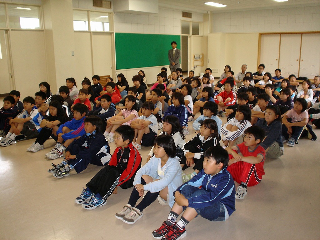 http://www.unicef-hokkaido.jp/img/20080708ryokuyousyougakkou_seito.jpg