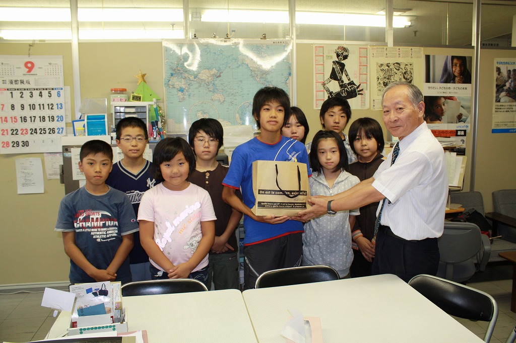 http://www.unicef-hokkaido.jp/img/20080912hassamu_higasi_syougakkou.jpg