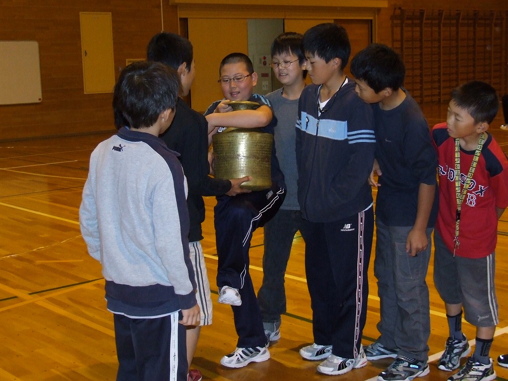 http://www.unicef-hokkaido.jp/img/20081002hassamuninamisyougakkou1.jpg