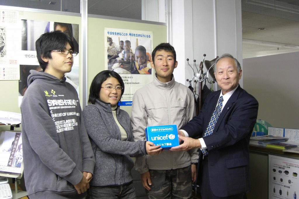 http://www.unicef-hokkaido.jp/img/20081110freeschoolsatoporo.jpg