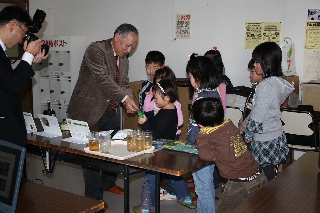 http://www.unicef-hokkaido.jp/img/20090109tomakomai7.jpg