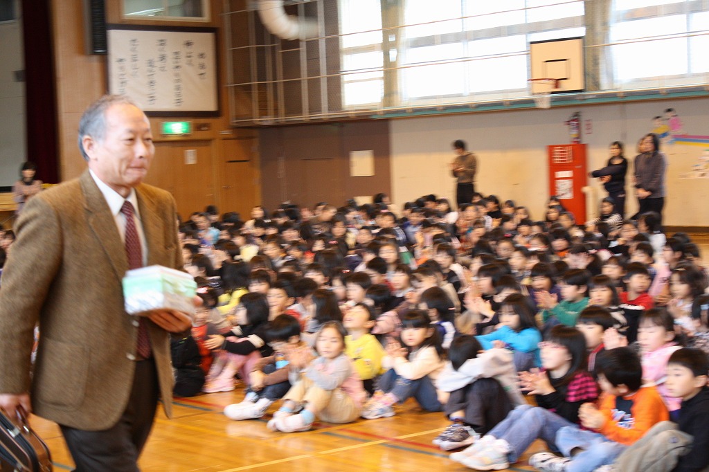 http://www.unicef-hokkaido.jp/img/20090302hiragisinishisyougakkou5.jpg