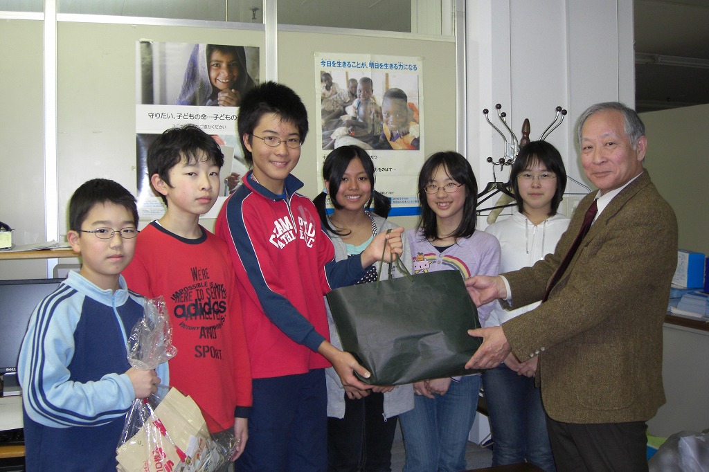 http://www.unicef-hokkaido.jp/img/20090303hassamusyougakkou.jpg