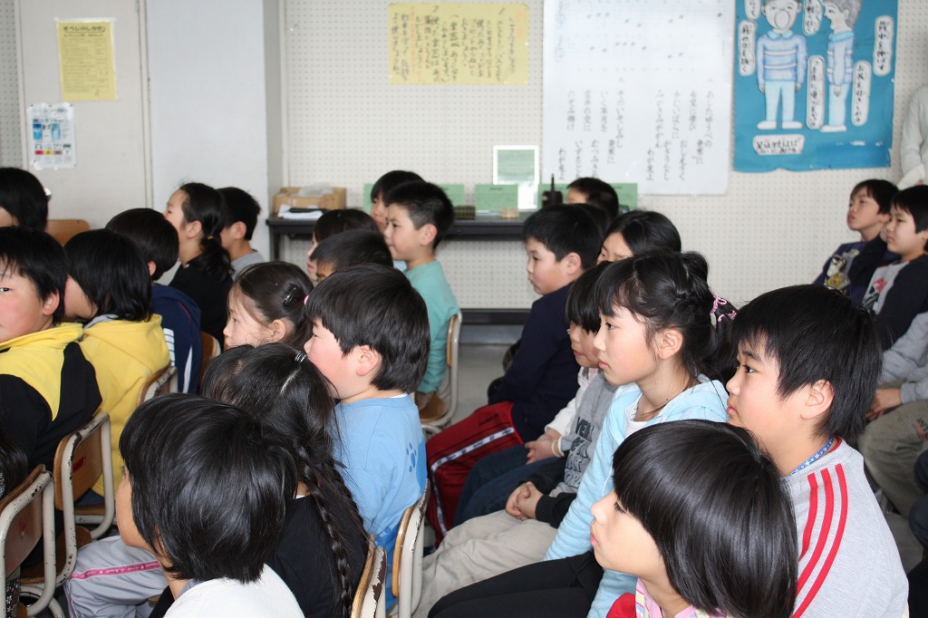 http://www.unicef-hokkaido.jp/img/20090304hassamusyougakkou2.jpg