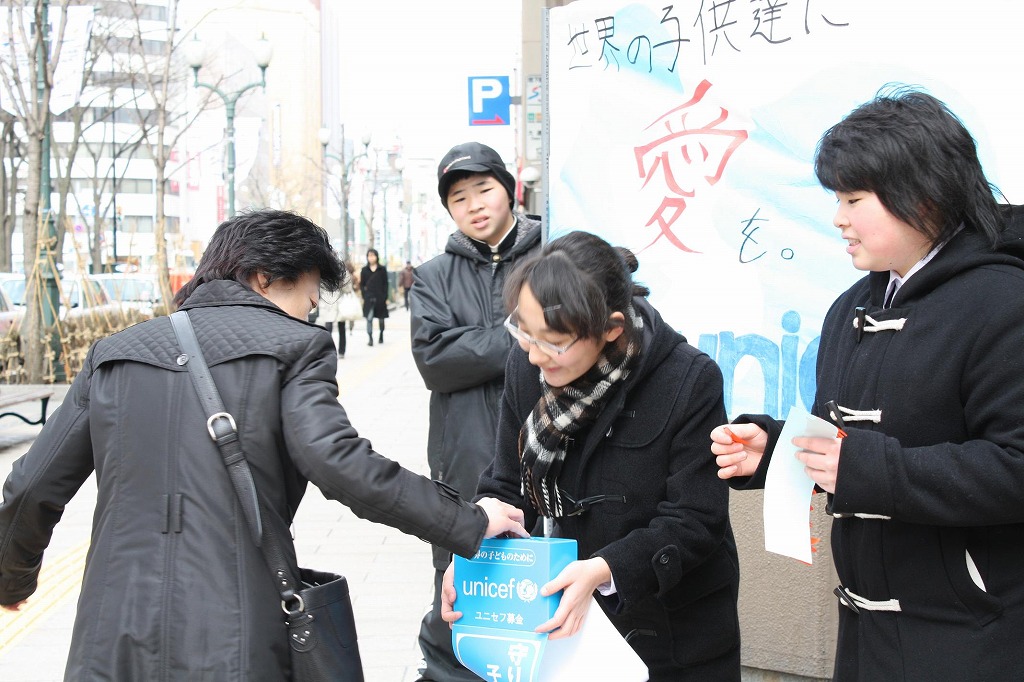 http://www.unicef-hokkaido.jp/img/20090315tyuuoutyuugakkou10.jpg