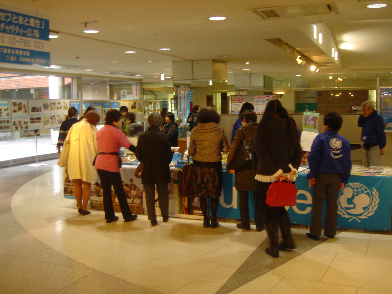 http://www.unicef-hokkaido.jp/img/20101117asty2.JPG