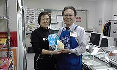 http://www.unicef-hokkaido.jp/img/20101207coop_hakodate_yunokawaten2-thumb-240x144-2353%5B1%5D.jpg