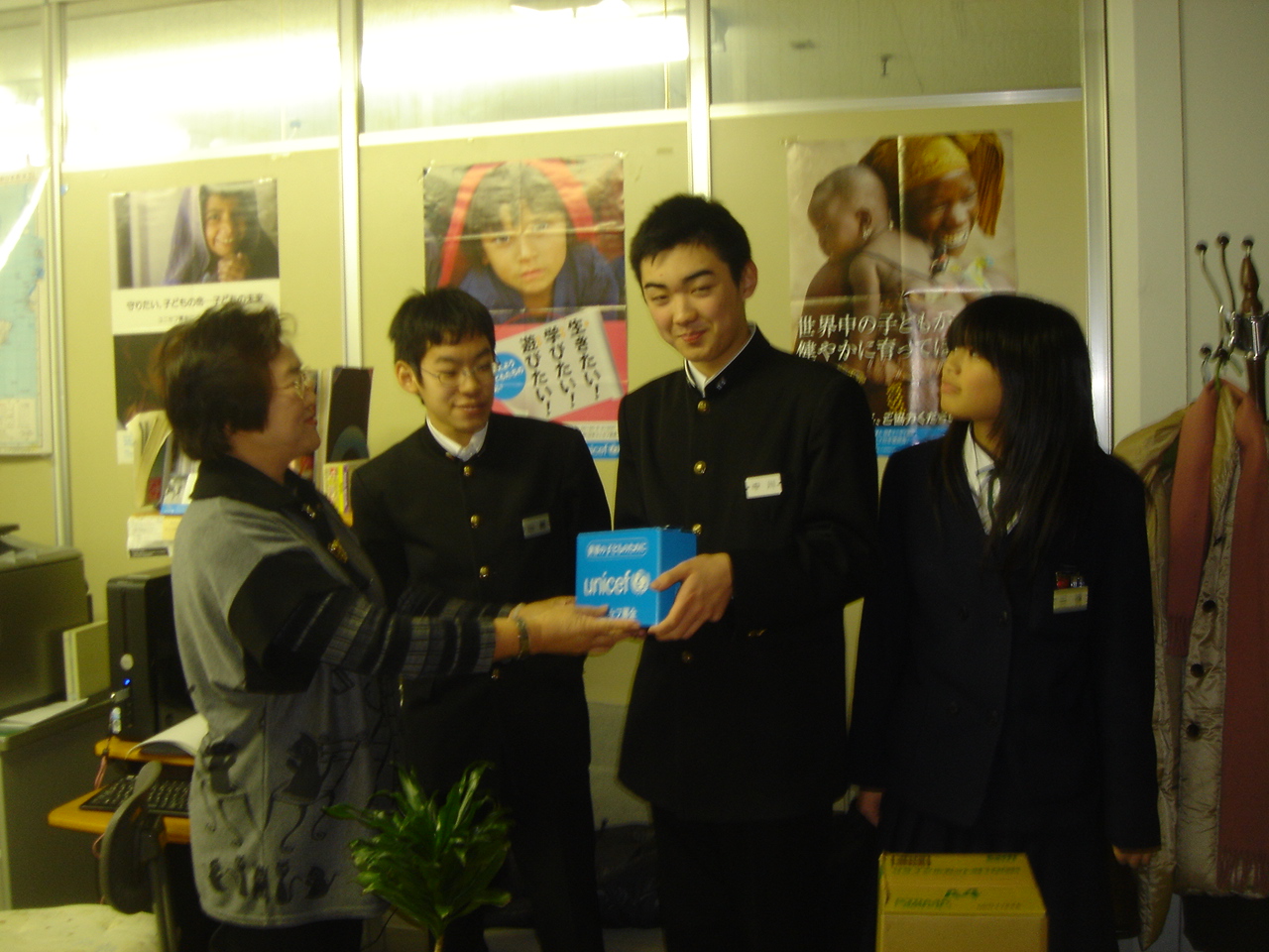 http://www.unicef-hokkaido.jp/img/20101209hokueityuugakkou0.JPG