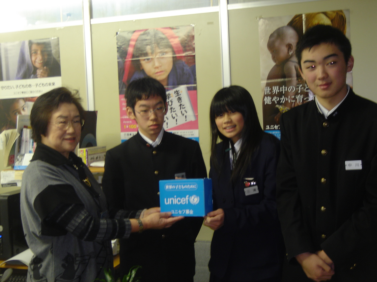 http://www.unicef-hokkaido.jp/img/20101209hokueityuugakkou1.JPG