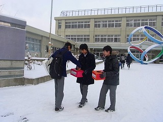 http://www.unicef-hokkaido.jp/img/20101221teinehigasityuugakkou3.jpg