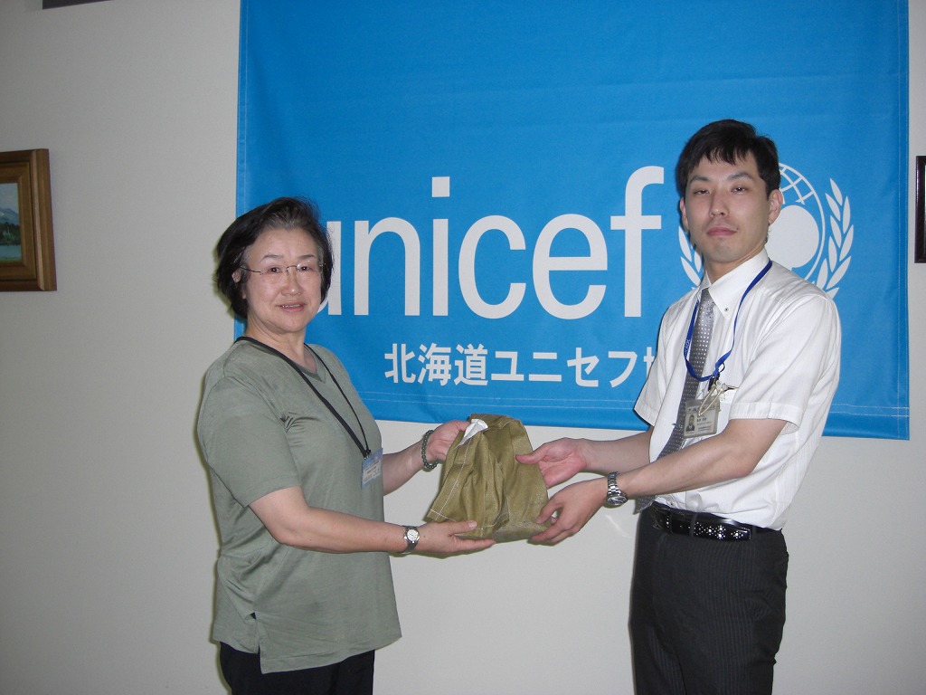 http://www.unicef-hokkaido.jp/img/2011.07.14%20alsok.jpg