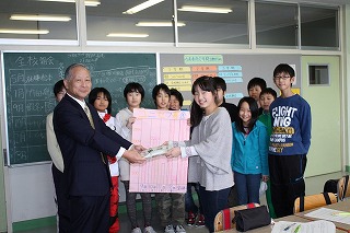 http://www.unicef-hokkaido.jp/img/201101hiraokasyougakkou1.jpg