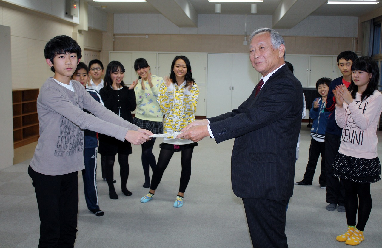 http://www.unicef-hokkaido.jp/img/2015%E2%80%9012%E2%80%9003%E7%99%BA%E5%AF%92%E8%A5%BF%E5%B0%8F%E5%AD%A6%E6%A0%A13.jpg