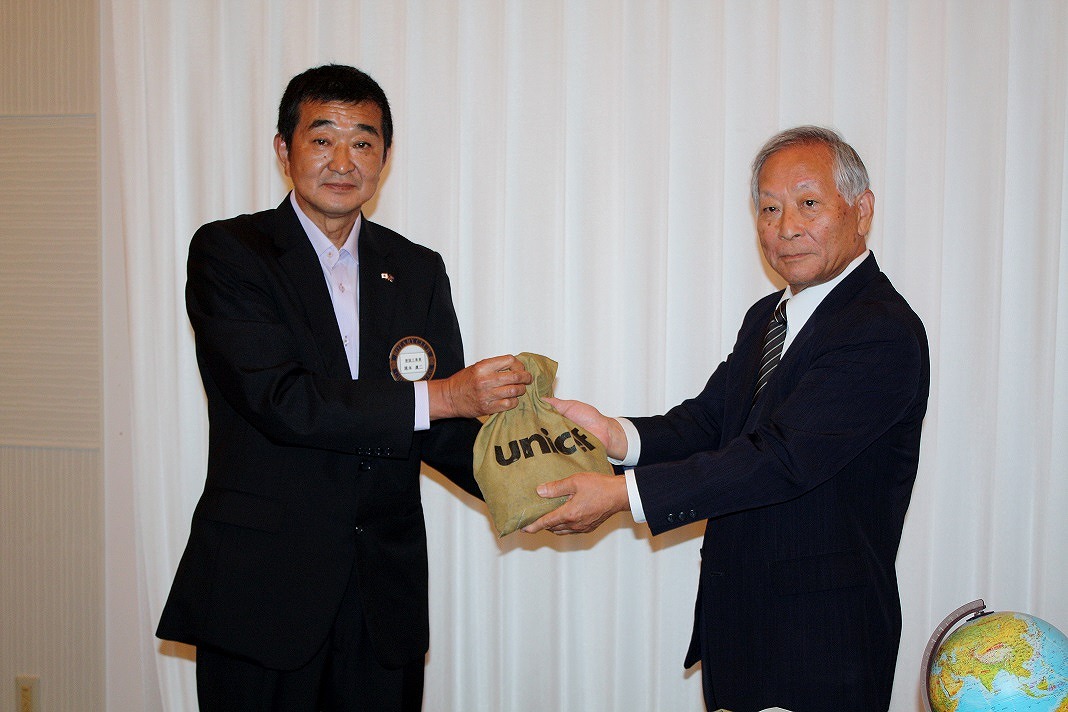 http://www.unicef-hokkaido.jp/img/20160614%E5%8D%83%E6%AD%B3%E3%82%BB%E3%83%B3%E3%83%88%E3%83%A9%E3%83%AB%E3%83%AD%E3%83%BC%E3%82%BF%E3%83%AA%E3%83%BC1.jpg