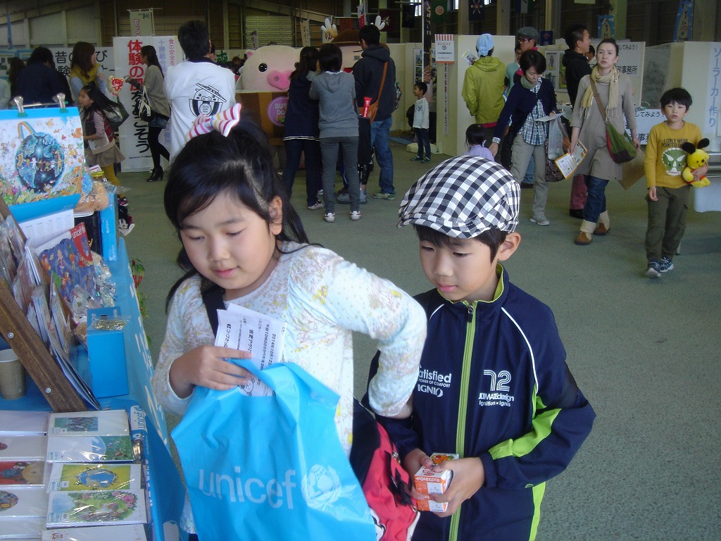 http://www.unicef-hokkaido.jp/img/DSC00648.jpg